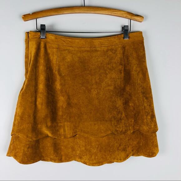 Aryeh tan cognac faux suede scalloped mini skirt large - Picture 3 of 6